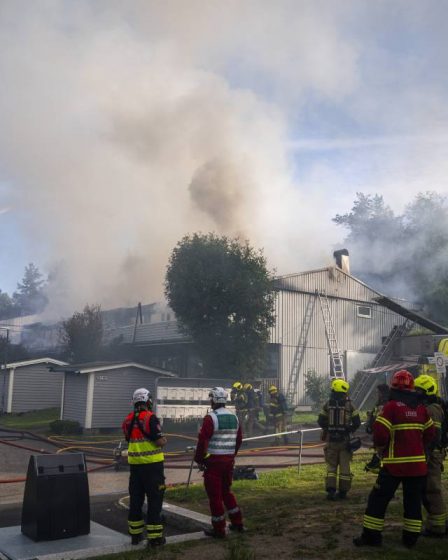 PHOTO : Maison en rangée détruite dans un incendie à Stovner à Oslo, 60 personnes évacuées - 13