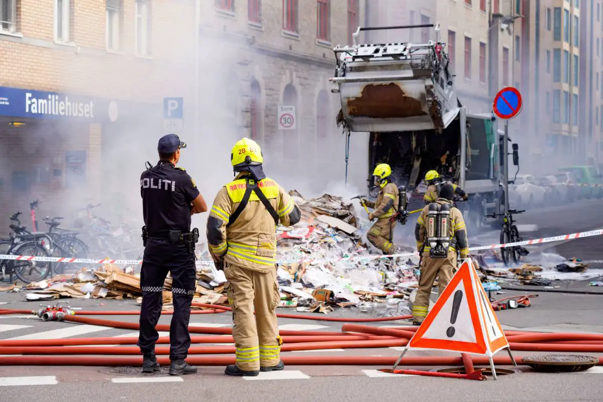 PHOTO : Incendie sous contrôle dans un camion poubelle à essence à Oslo, selon la police - 7