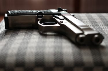 Trouvé plus de 10 armes de poing non enregistrées dans un appartement - 16