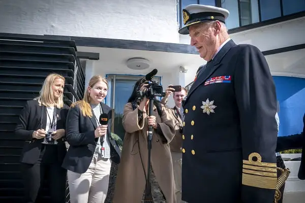 King Harald : - C'est bien qu'elle se soit trouvé un petit ami 6 King Harald : - C'est bien qu'elle se soit trouvé un petit ami - 5