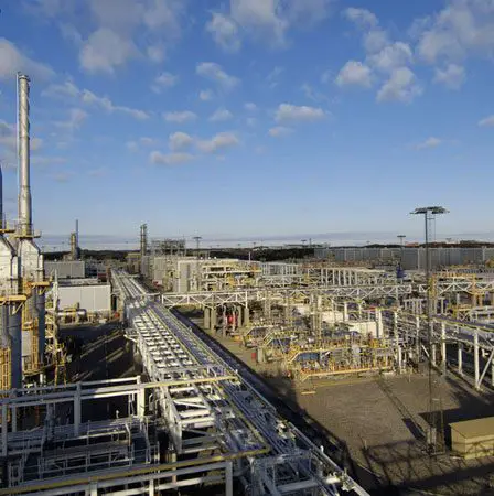 Des champs pétrolifères fermés après un accident de frégate 11 Des champs pétrolifères fermés après un accident de frégate - 10