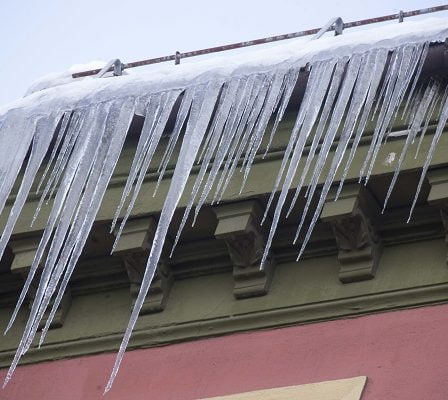 La police et les pompiers mettent en garde contre la glace sur les toits d'Oslo 11 La police et les pompiers mettent en garde contre la glace sur les toits d'Oslo - 10