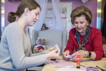 La reine a rendu visite à Emma et à d'autres patients - 8