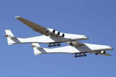 Le plus gros avion du monde en vol pour la première fois - 16