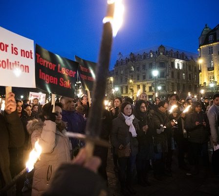 Les Norvégiens-Indiens tiennent un mémorial devant le Parlement 5 Les Norvégiens-Indiens tiennent un mémorial devant le Parlement - 4