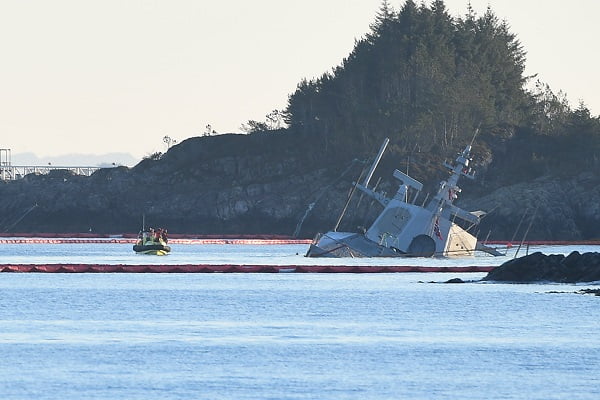 Les préparatifs pour la levée de KNM Helge Ingstad se poursuivent 4 Les préparatifs pour la levée de KNM Helge Ingstad se poursuivent - 3