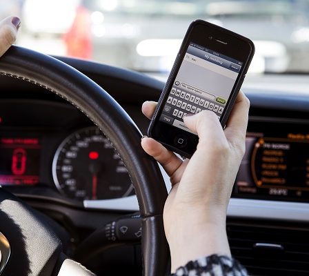 L'utilisation du téléphone portable dans les voitures entraînera 2 points 5 L'utilisation du téléphone portable dans les voitures entraînera 2 points - 4