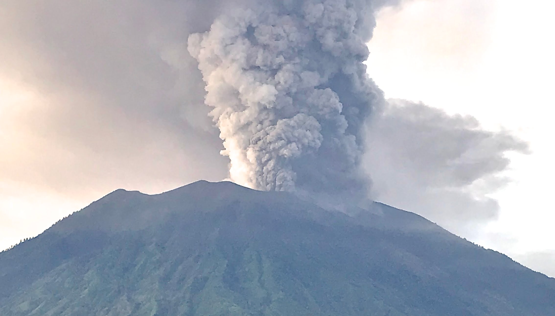 Un Norvégien sauvé d'un volcan à Bali 6 Un Norvégien sauvé d'un volcan à Bali - 5