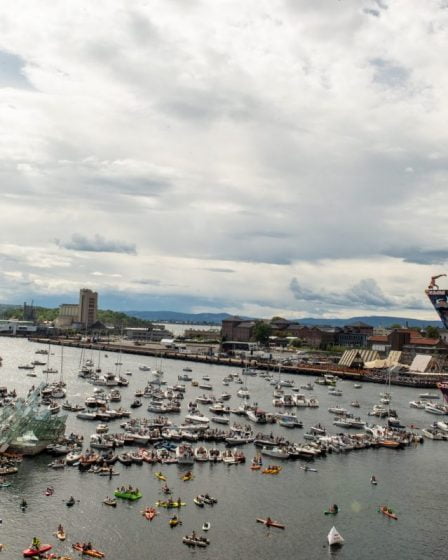 Événement Red Bull : des milliers de spectateurs se rassemblent pour regarder les plongeurs des falaises sauter de l'Opéra d'Oslo - 27