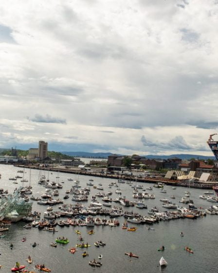 Événement Red Bull : des milliers de spectateurs se rassemblent pour regarder les plongeurs des falaises sauter de l'Opéra d'Oslo - 4