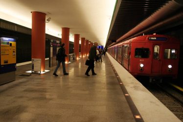 Attaque au couteau à la station de métro Nydalen à Oslo - un homme d'une trentaine d'années arrêté - 20