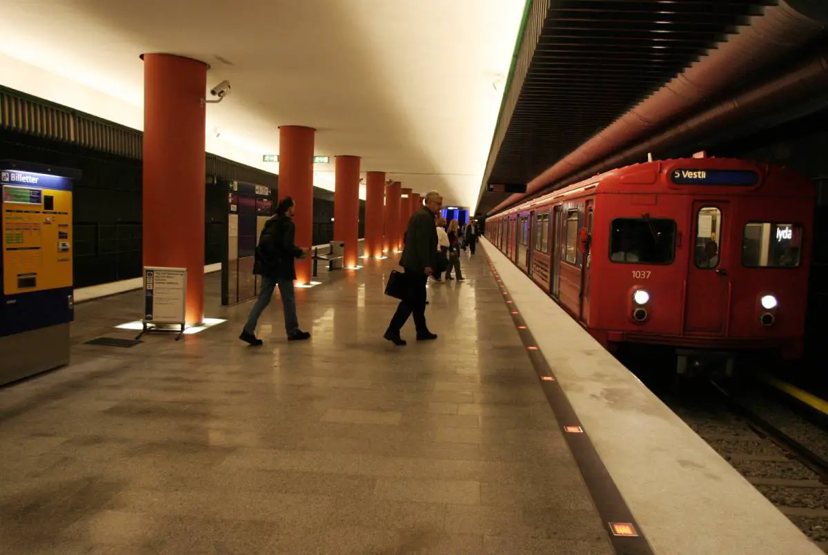 Attaque au couteau à la station de métro Nydalen à Oslo - un homme d'une trentaine d'années arrêté - 3