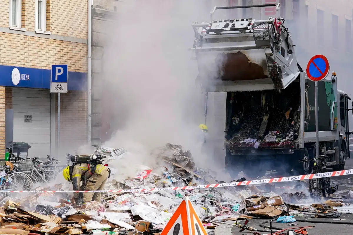 PHOTO : Incendie sous contrôle dans un camion poubelle à essence à Oslo, selon la police - 9