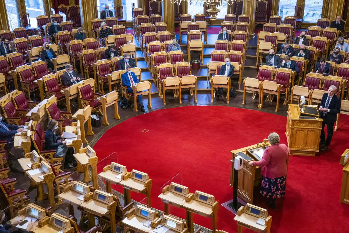 Les partis politiques norvégiens ont déclaré près de 700 millions de couronnes de revenus l'année dernière - 3