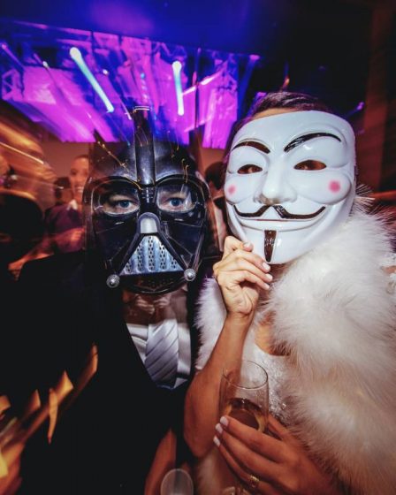 Vestby: une fête rave dans une petite ferme se termine par une infection corona et un rapport de police 2 Vestby: une fête rave dans une petite ferme se termine par une infection corona et un rapport de police - 1