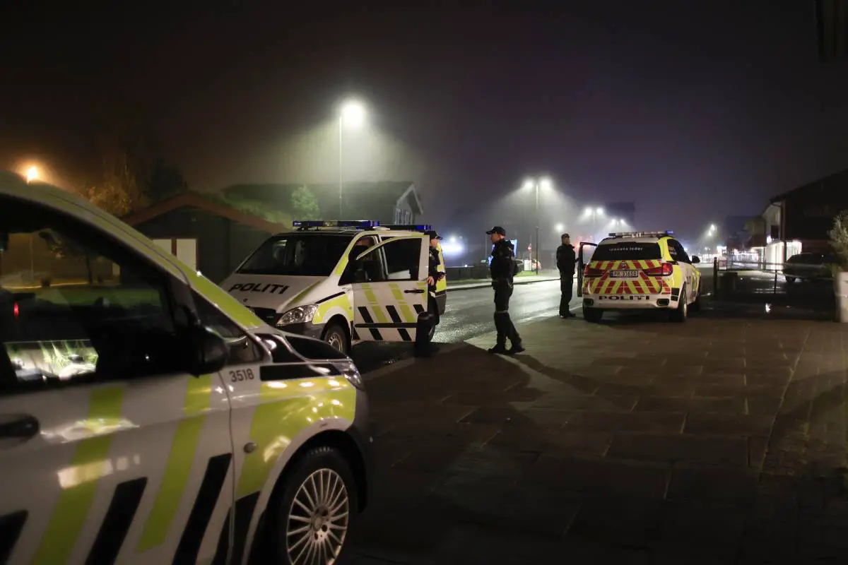 Un homme d'une vingtaine d'années accusé d'avoir poignardé et tué son ex-petite amie à Evje 4 Un homme d'une vingtaine d'années accusé d'avoir poignardé et tué son ex-petite amie à Evje - 3