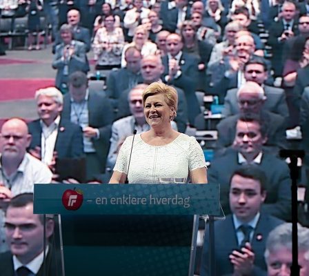 Siv Jensen a pleuré lors de la célébration du 50e anniversaire 31 Siv Jensen a pleuré lors de la célébration du 50e anniversaire - 30