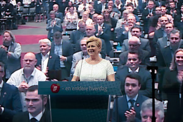 Siv Jensen a pleuré lors de la célébration du 50e anniversaire 6 Siv Jensen a pleuré lors de la célébration du 50e anniversaire - 5
