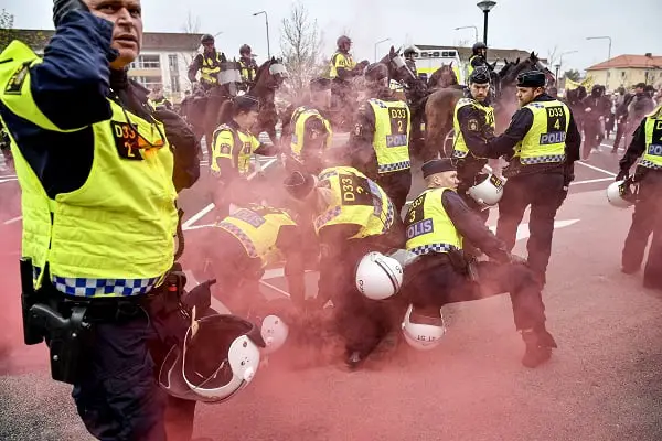 Six Norvégiens arrêtés après une manifestation nazie en Suède 6 Six Norvégiens arrêtés après une manifestation nazie en Suède - 5