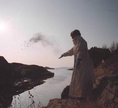 Souhaite répandre leurs cendres dans la nature 5 Souhaite répandre leurs cendres dans la nature - 4