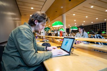 Les universités norvégiennes ont enregistré un nombre record d'étudiants au cours de l'année corona 2020 - 20