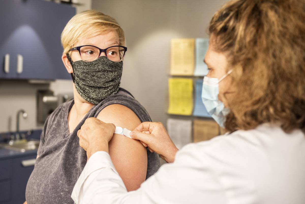 Israël commence à offrir une troisième dose de vaccin corona aux personnes de plus de 40 ans 4 Israël commence à offrir une troisième dose de vaccin corona aux personnes de plus de 40 ans - 3
