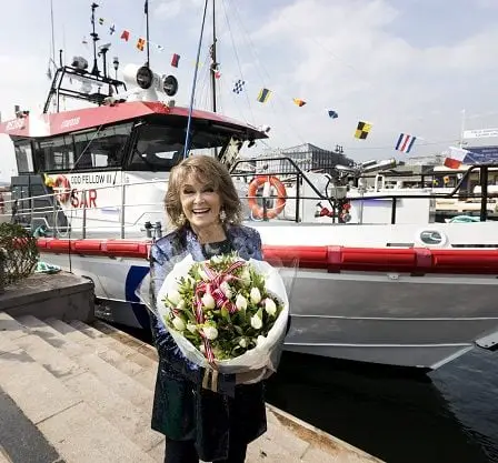 Wenche Myhre a baptisé un nouveau canot de sauvetage 2 Wenche Myhre a baptisé un nouveau canot de sauvetage - 1