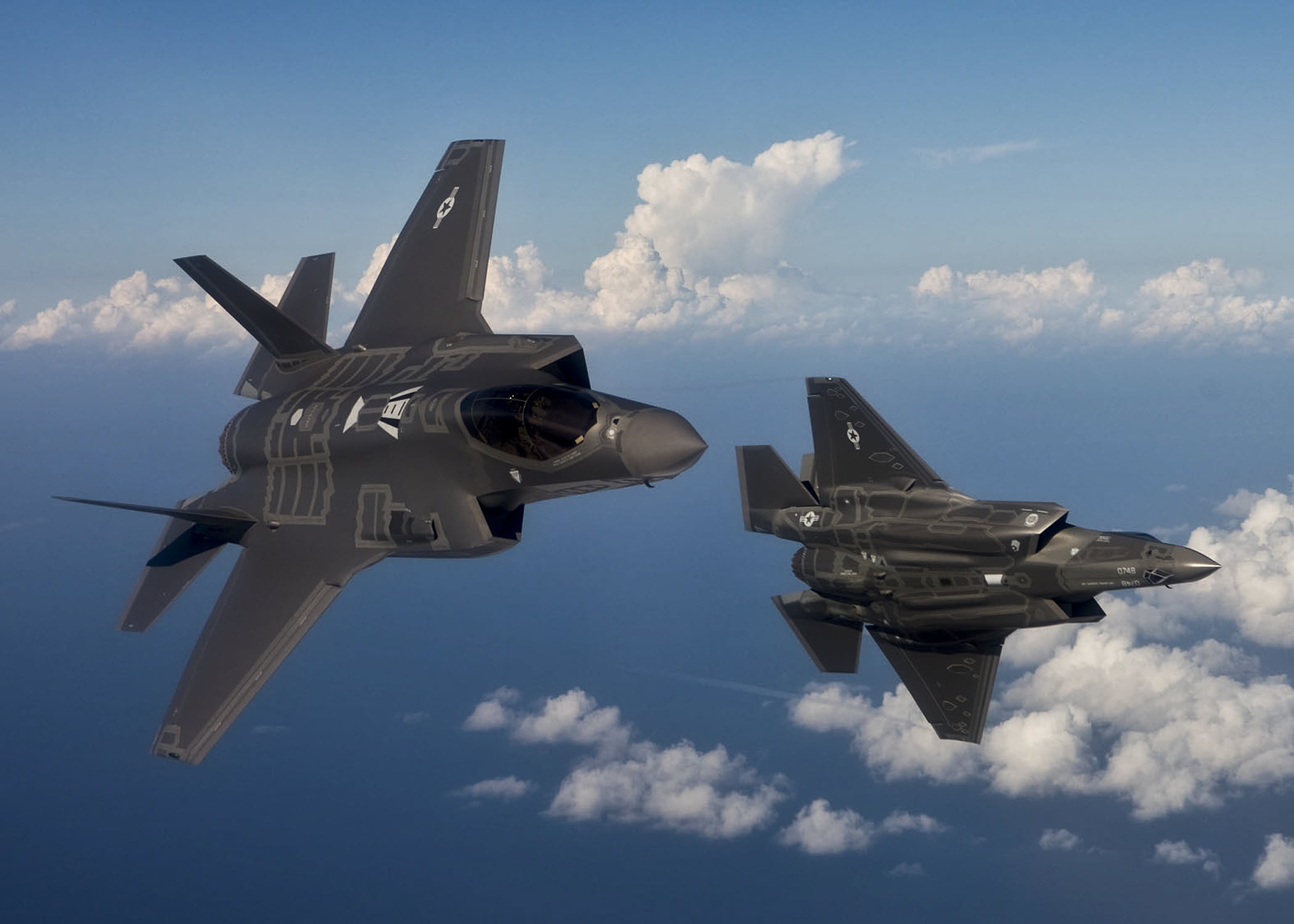Nouveau livre : - Possibles coupes dans le budget des avions 4 Nouveau livre : - Possibles coupes dans le budget des avions - 3