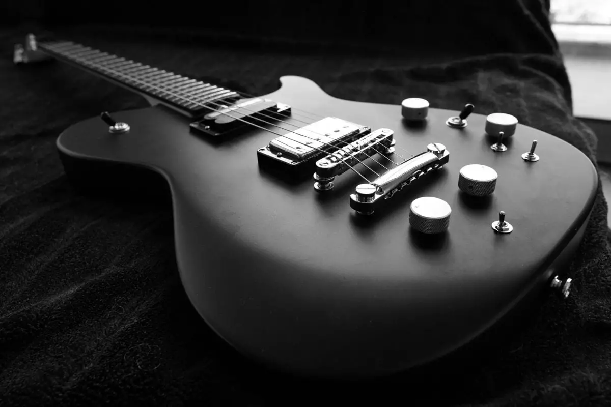 Comment un genre musical connu sous le nom de black metal est devenu lié aux incendies d'églises 4 Comment un genre musical connu sous le nom de black metal est devenu lié aux incendies d'églises - 3