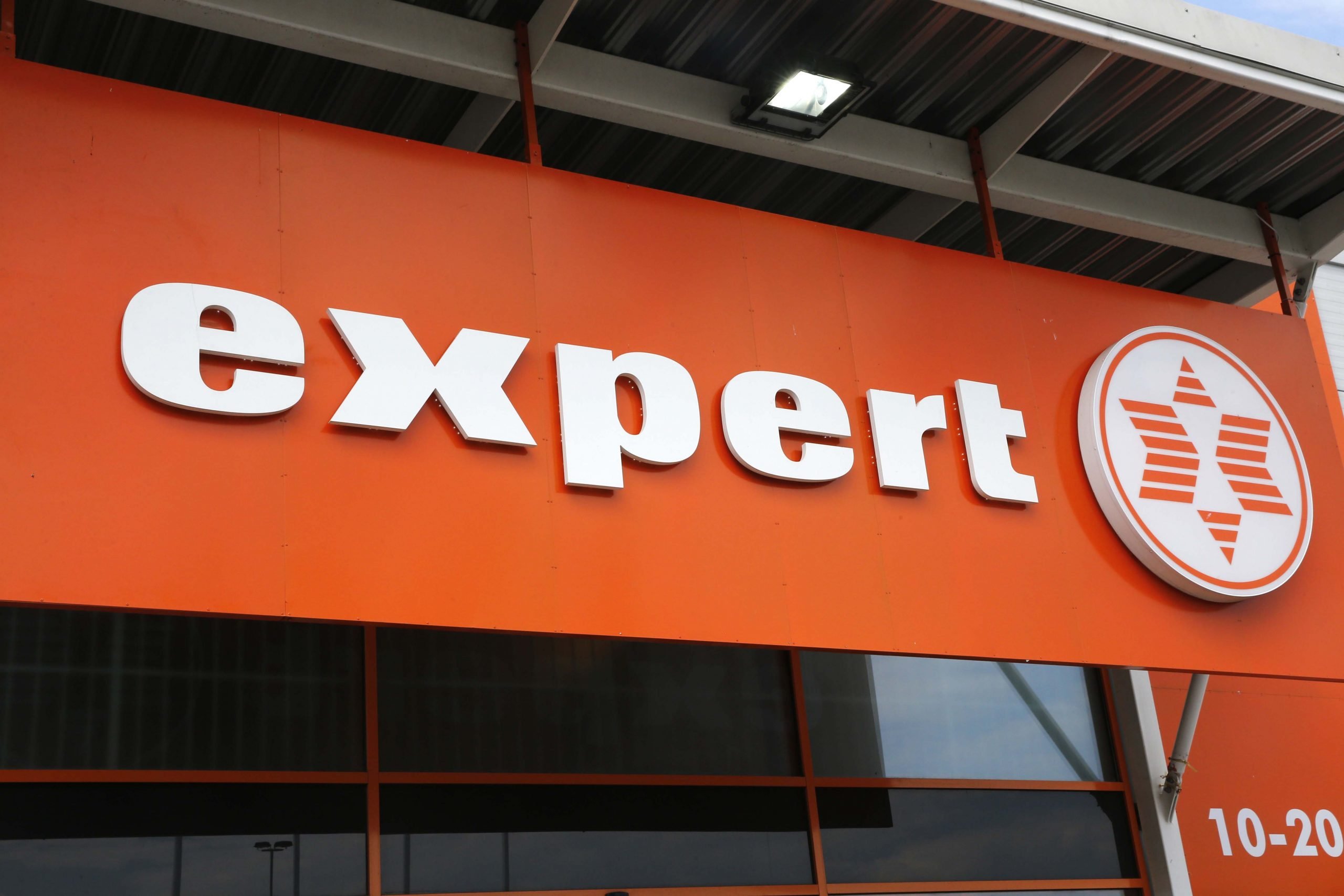 Les employés de neuf magasins Expert pourraient se mettre en grève vendredi 4 Les employés de neuf magasins Expert pourraient se mettre en grève vendredi - 3