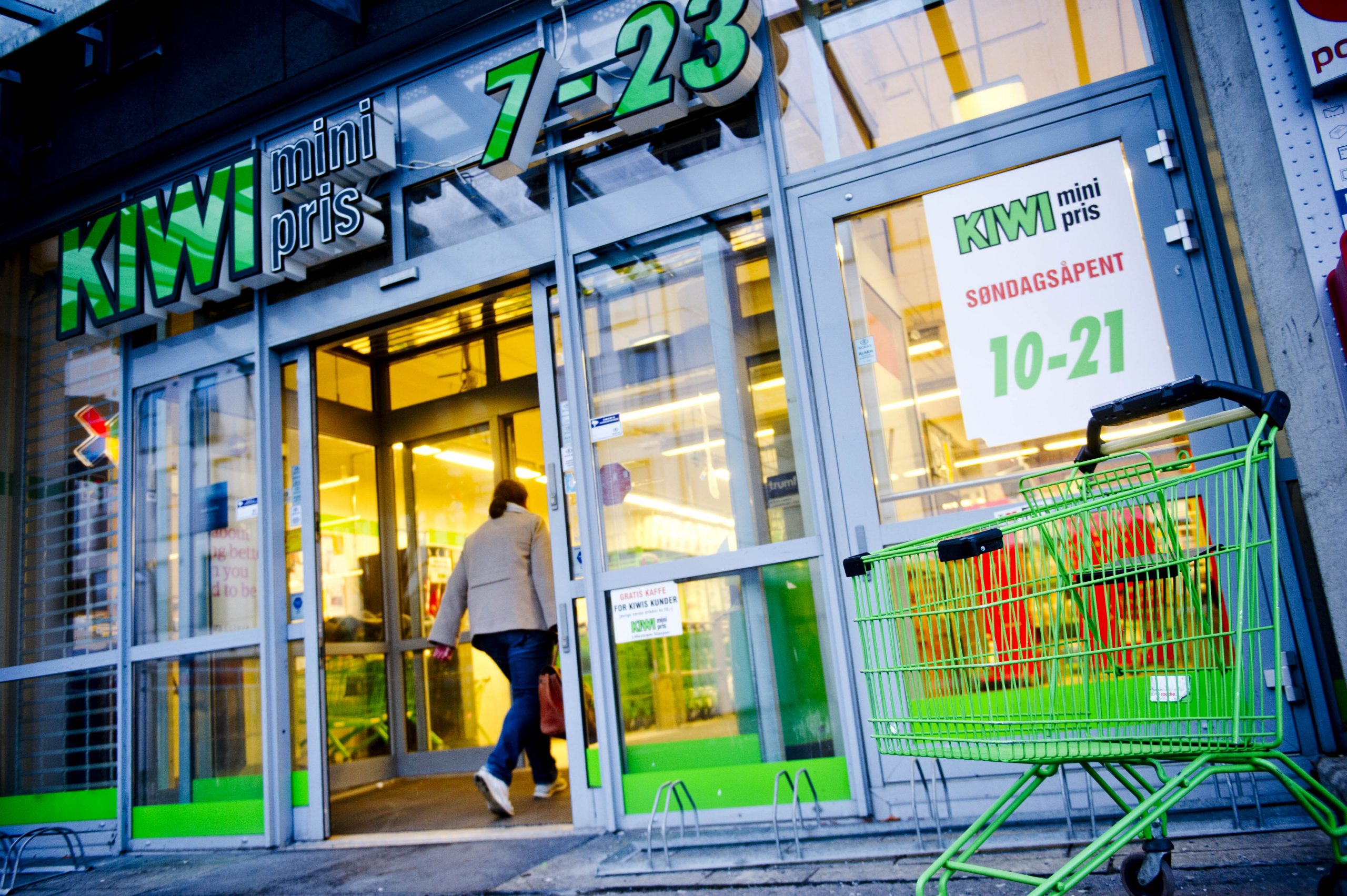 Une forte demande d'emplois en magasin inquiète les experts 4 Une forte demande d'emplois en magasin inquiète les experts - 3