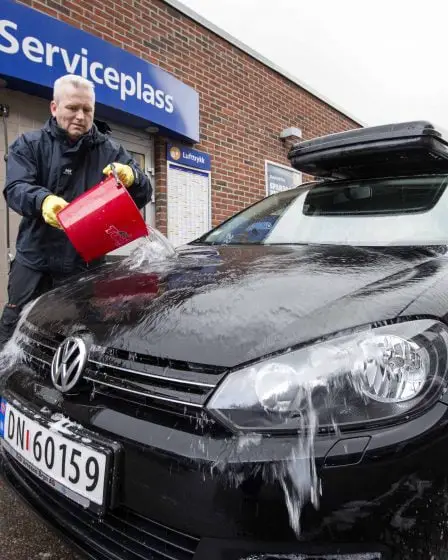 Légère baisse des achats de voitures 29 Légère baisse des achats de voitures - 28