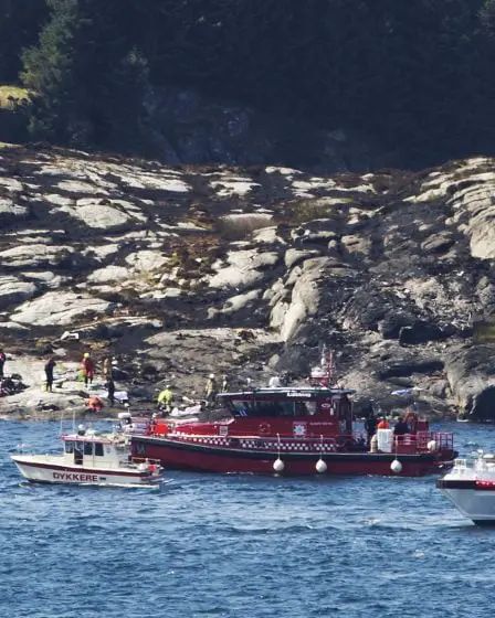 20 000 nécessite que Super Puma soit mis à la terre 26 20 000 nécessite que Super Puma soit mis à la terre - 25