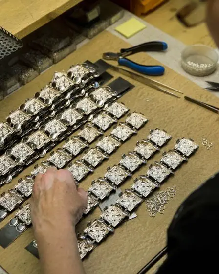 Quantité record d'argent de costume national vendu 2 Quantité record d'argent de costume national vendu - 1