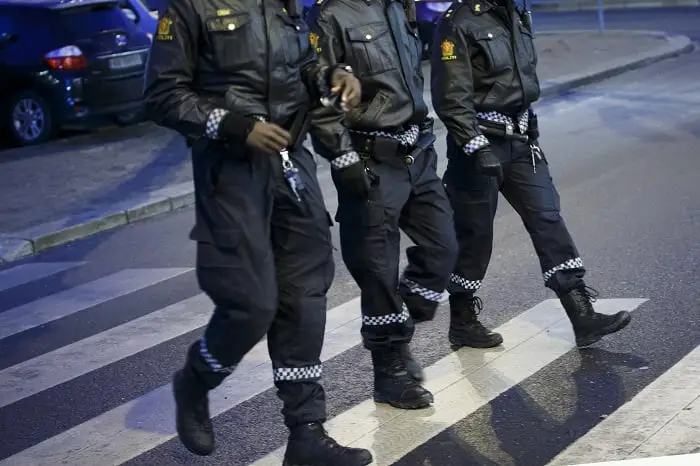 La confiance dans la police diminue 4 La confiance dans la police diminue - 3