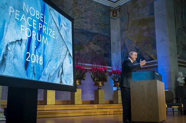 Al Gore reçoit une ovation debout à l'UiO 4 Al Gore reçoit une ovation debout à l'UiO - 3