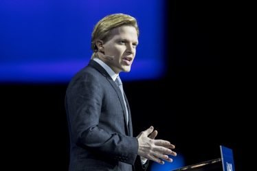 Ronan Farrow dit que la diplomatie américaine est en crise - 18