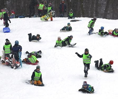 Le ski est mis à l'épreuve par la chaleur inhabituelle de février 11 Le ski est mis à l'épreuve par la chaleur inhabituelle de février - 10