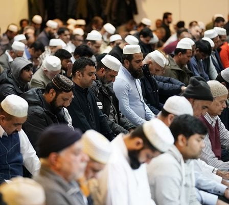 Des victimes du terrorisme en Nouvelle-Zélande honorées dans la plus grande mosquée d'Oslo 5 Des victimes du terrorisme en Nouvelle-Zélande honorées dans la plus grande mosquée d'Oslo - 4