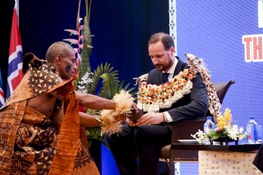 Le prince héritier accueilli avec du cava aux Fidji - 16