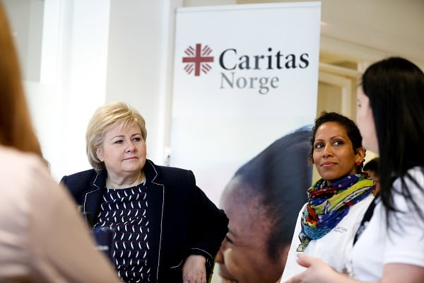 Solberg fait l'éloge de l'organisation de secours catholique 4 Solberg fait l'éloge de l'organisation de secours catholique - 3