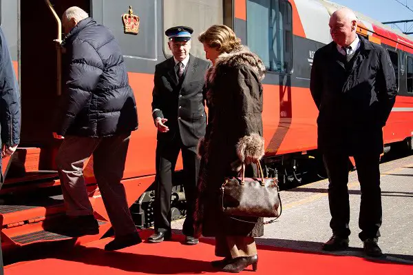 Le couple royal est parti à la montagne 4 Le couple royal est parti à la montagne - 3