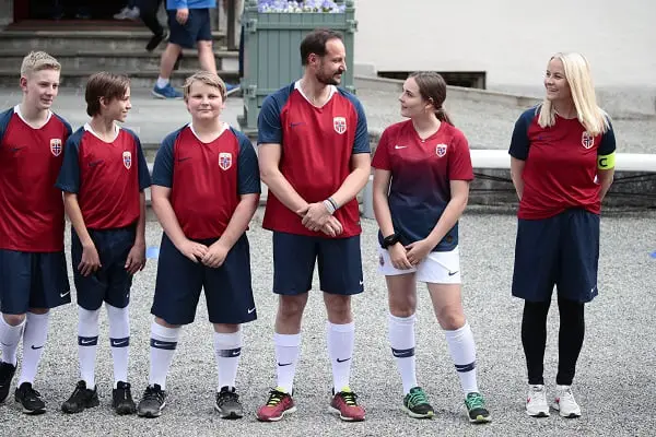 La famille du prince héritier a perdu son match de football annuel à Skaugum 4 La famille du prince héritier a perdu son match de football annuel à Skaugum - 3