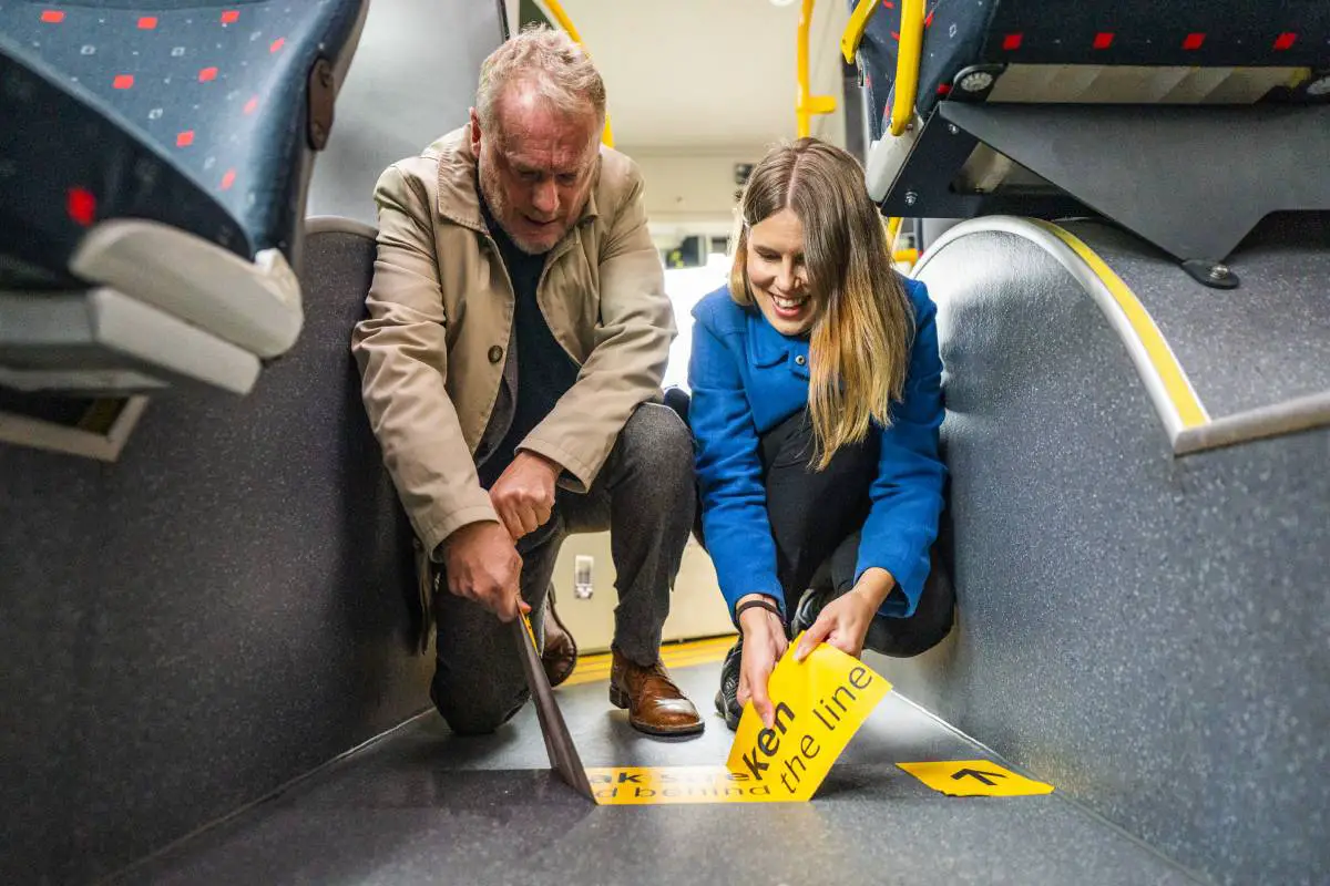 PHOTO: Tous les avertissements et panneaux corona sont supprimés des transports publics d'Oslo - 9