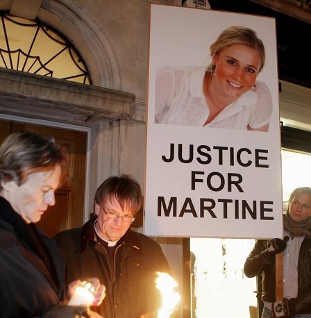 Dix ans après le meurtre, des détectives exhortent l'homme recherché à comparaître devant la justice 17 Dix ans après le meurtre, des détectives exhortent l'homme recherché à comparaître devant la justice - 16