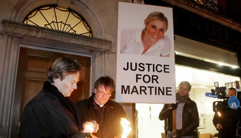 Dix ans après le meurtre, des détectives exhortent l'homme recherché à comparaître devant la justice 4 Dix ans après le meurtre, des détectives exhortent l'homme recherché à comparaître devant la justice - 3