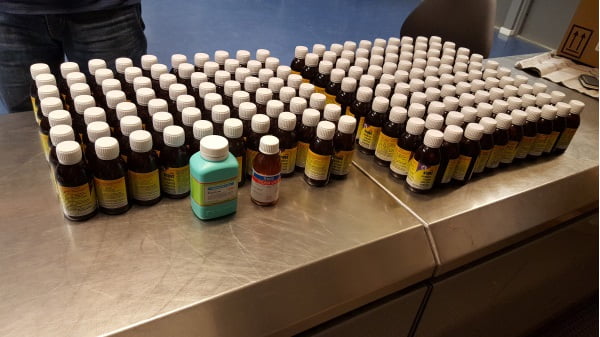 Contrebande d'agents dopants dans 172 bouteilles de sirop contre la toux 4 Contrebande d'agents dopants dans 172 bouteilles de sirop contre la toux - 3