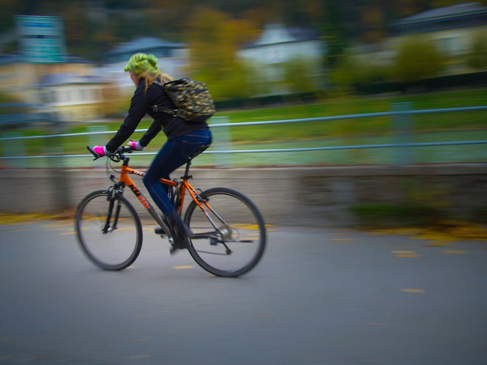 Les cyclistes utilisant des téléphones portables sont un problème croissant 4 Les cyclistes utilisant des téléphones portables sont un problème croissant - 3