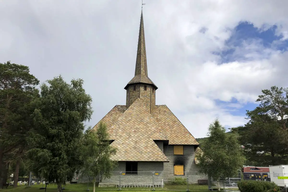 Dombås : un incendiaire d'église de 29 ans condamné à des soins de santé mentale obligatoires - 3