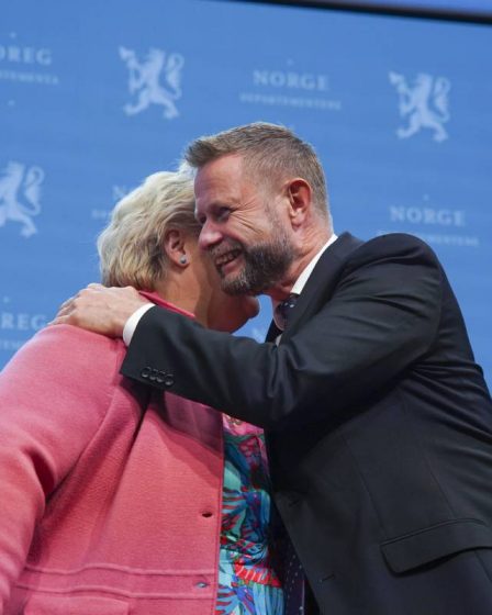 PHOTO : Solberg et Høie ont célébré la réouverture avec un câlin : "Les Norvégiens ont fait un effort énorme" - 19